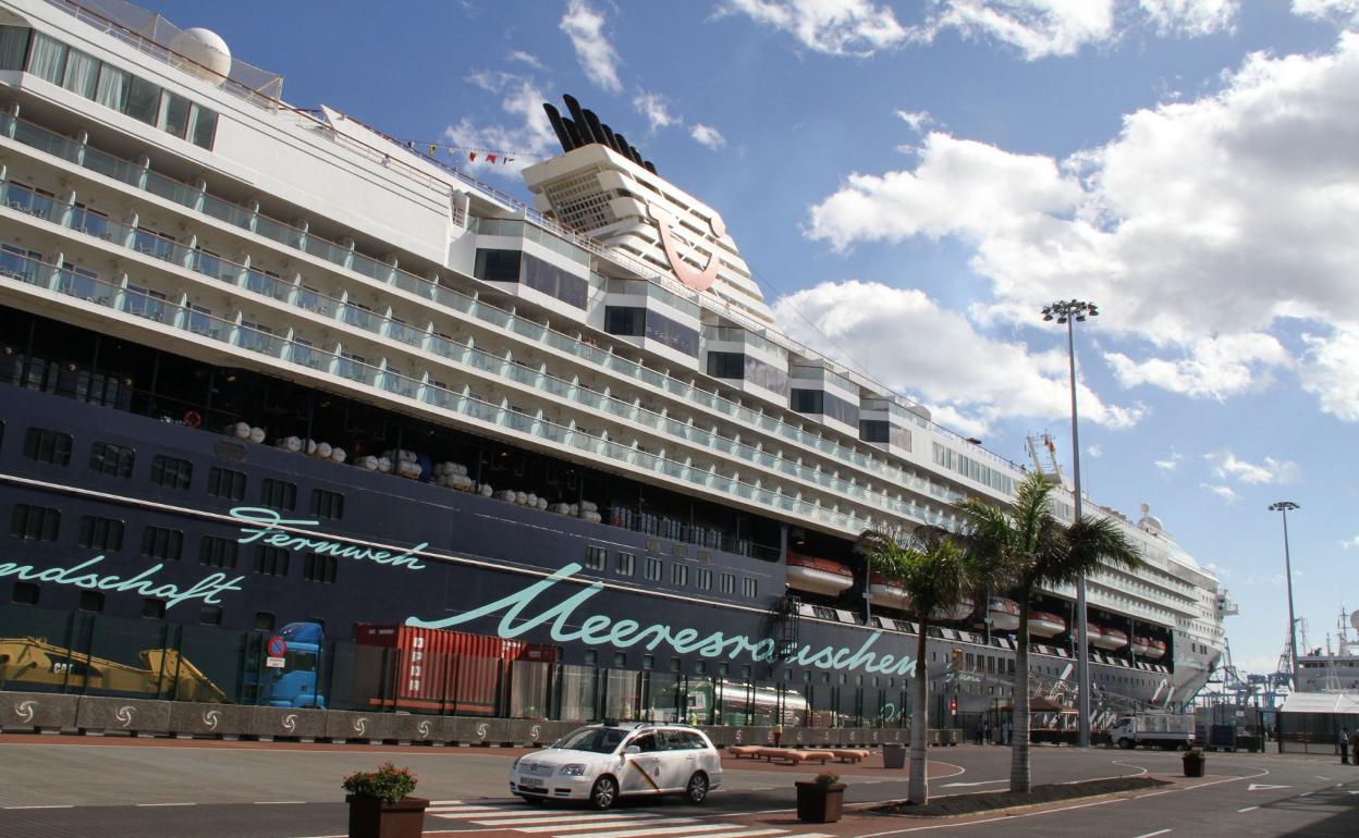 El 'Mein Schiff' de TUI Cruises fue el primero en estrenar los cruceros en la covid en Canarias, el 5 de noviembre. 