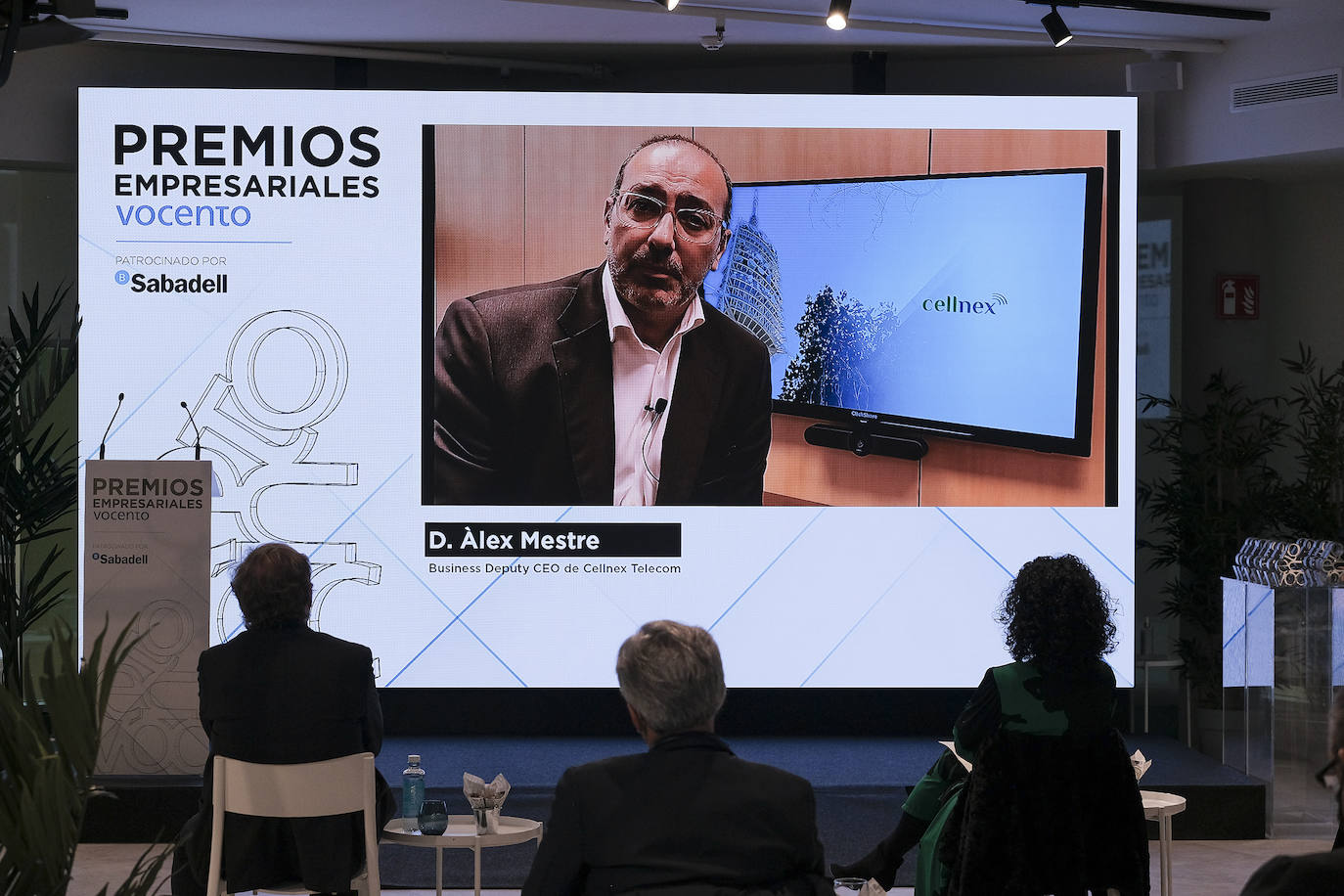 En la pantalla, Àlex Mestre, business deputy CEO de Cellnex Telecom.