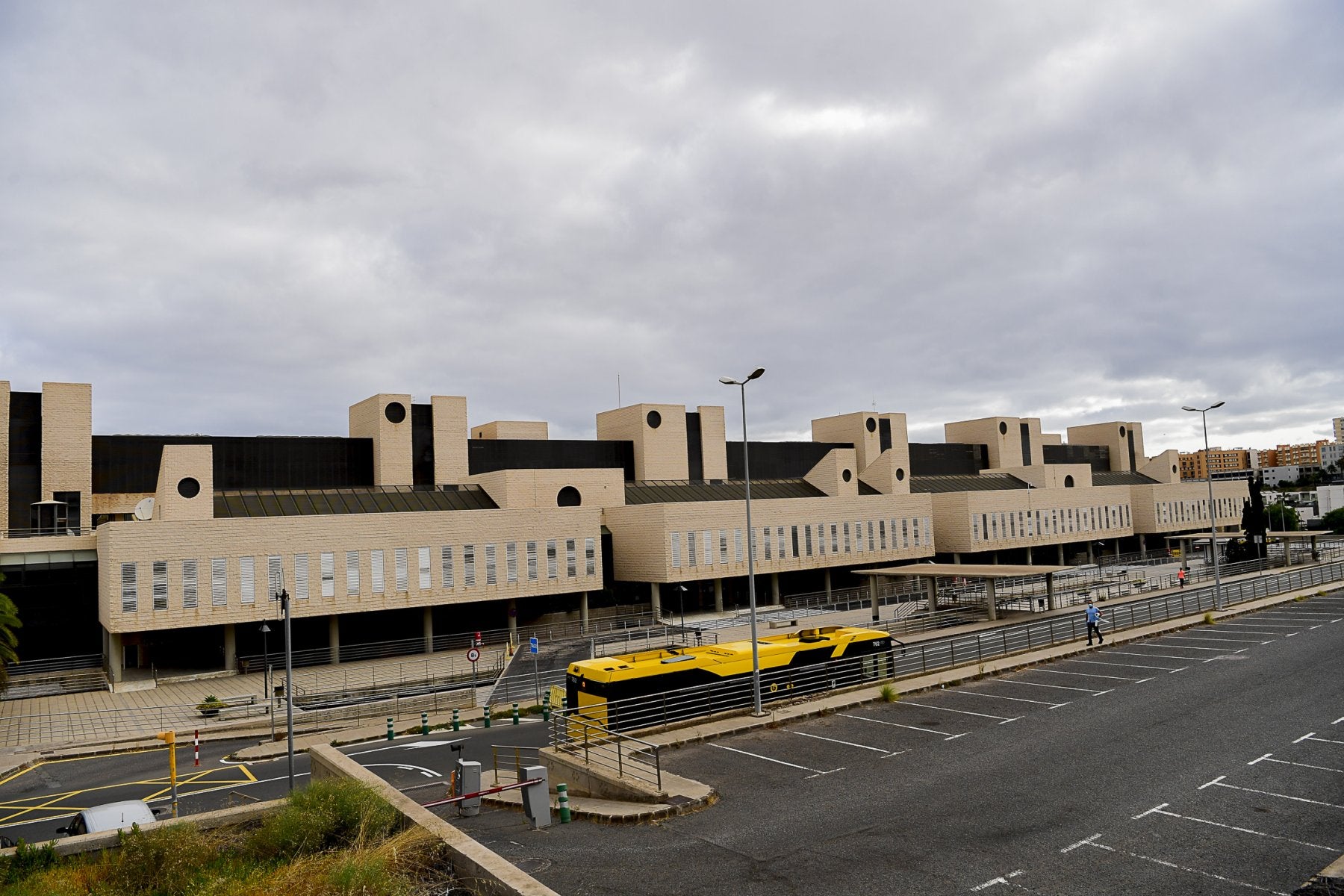 Imagen de archivo del Hospital Doctor Negrín. En Gran Canaria se contabilizaron ayer 22 nuevos casos de contagio por coronavirus. 