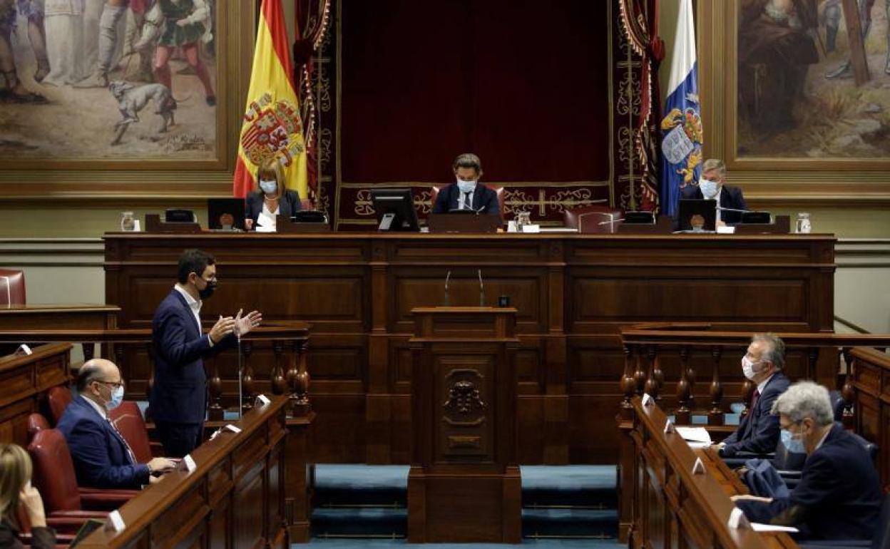 Imagen del pleno del Parlamento de Canarias que se celebró este martes. 