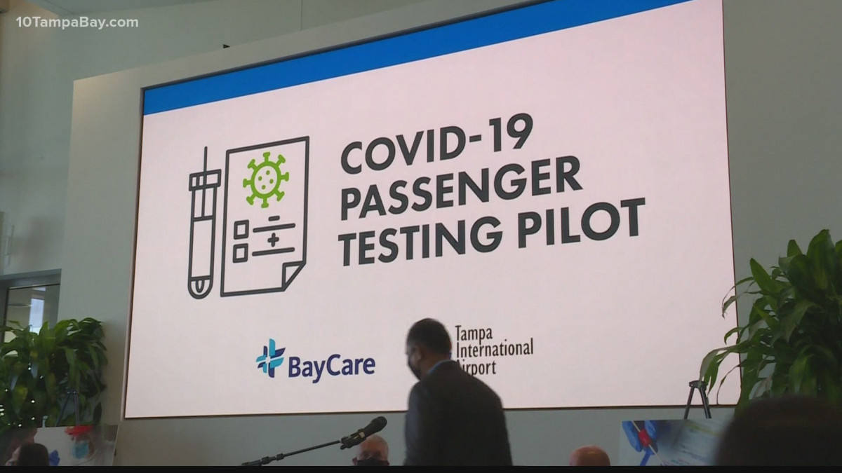 Canarias mantiene la expectativa de que el Gobierno central autorice los test de antígenos a los turistas. 