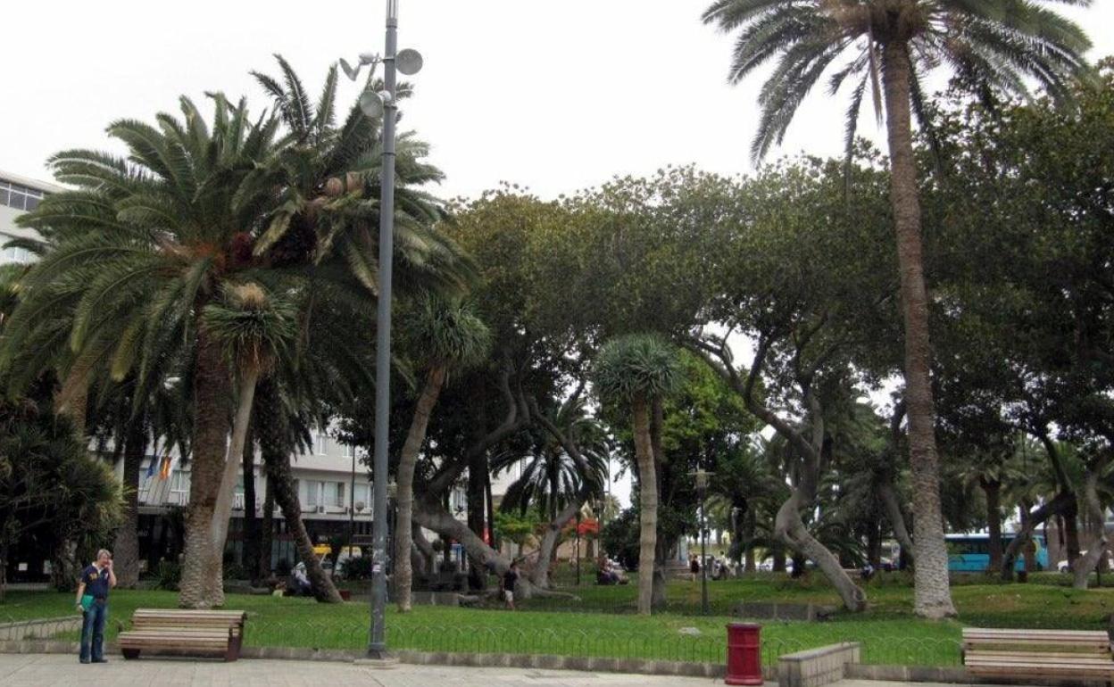 Golpea a un hombre con una vara de hierro en San Telmo para robarle