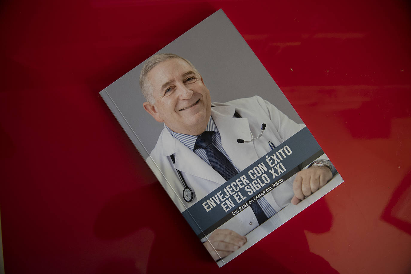 Portada del libro del doctor René Lamar. 