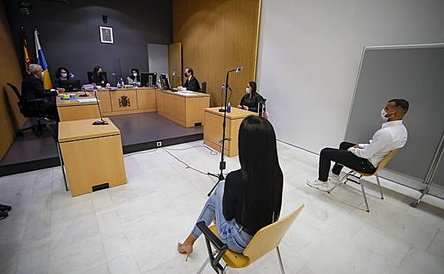 Imagen principal - Aurah, condenada a trabajos en beneficio de la comunidad por acosar a Jesé