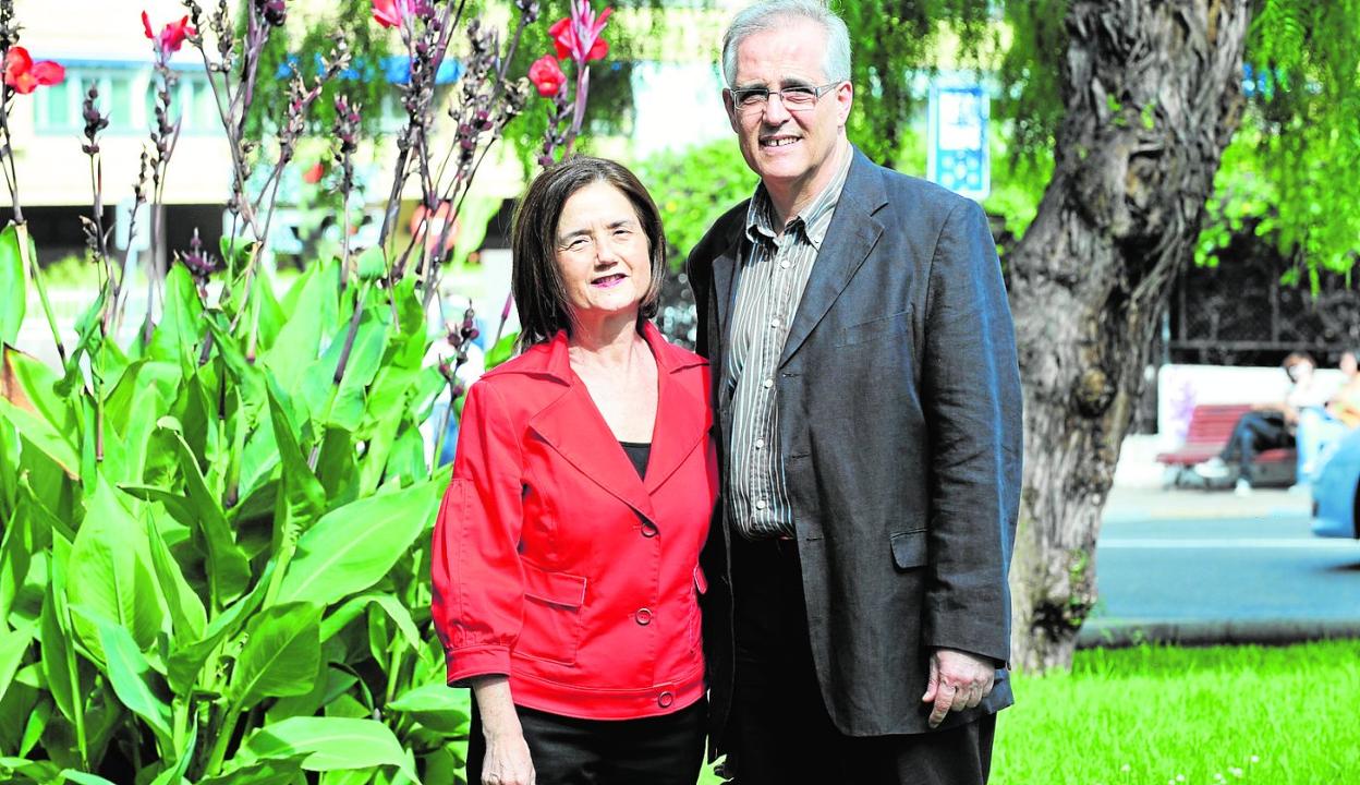 Clara Eugenia Hernández, junto a José Antonio Samper, en 2011, cuando fueron designados pregoneros de la fiestas de la ciudad. 