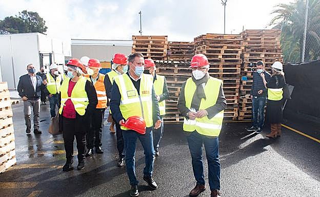 Palets usados, cochinilla e implicación empresarial, ingredientes para dar vidas a la madera