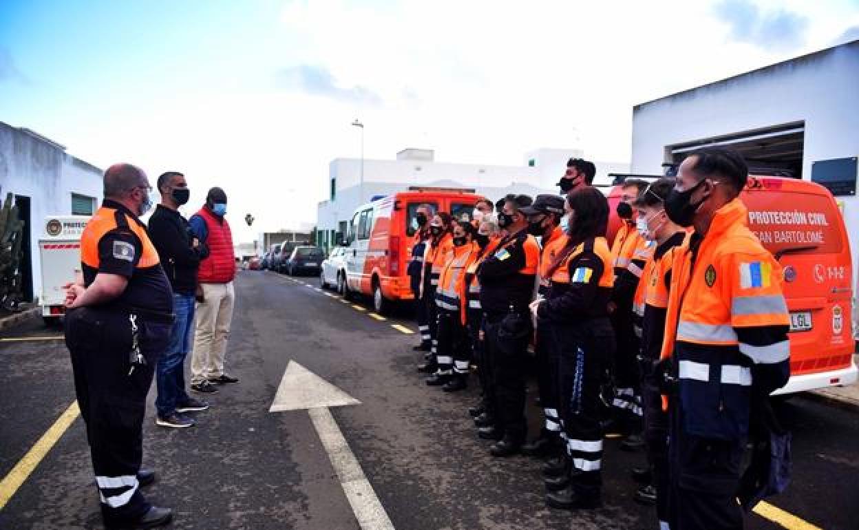 Entrega de vehículo a Proteccion Civil 