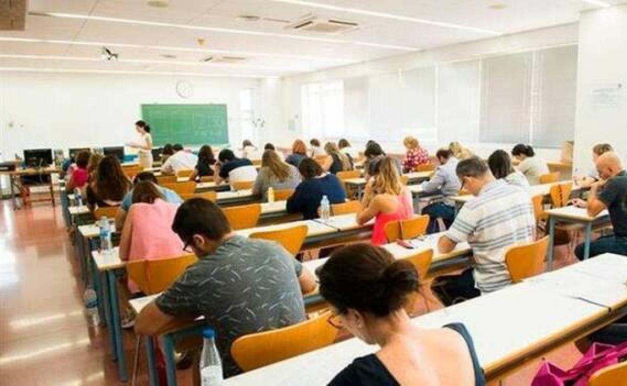 Imagen de archivo de un examen oposición en Canarias 