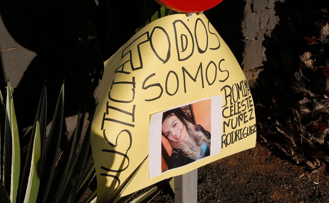 Cartel recordando a Romina puesto en 2019. 