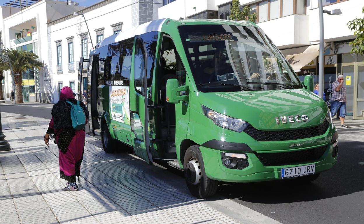 Guagua vinculada al Ayuntamiento de Arrecife. 
