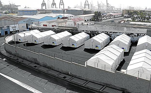 Los rescates a inmigrantes no cesan. La foto recoge uno de ellos en Fuerteventura. 