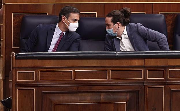 Pedro Sánchez y Pablo Iglesias, en el Congreso. 