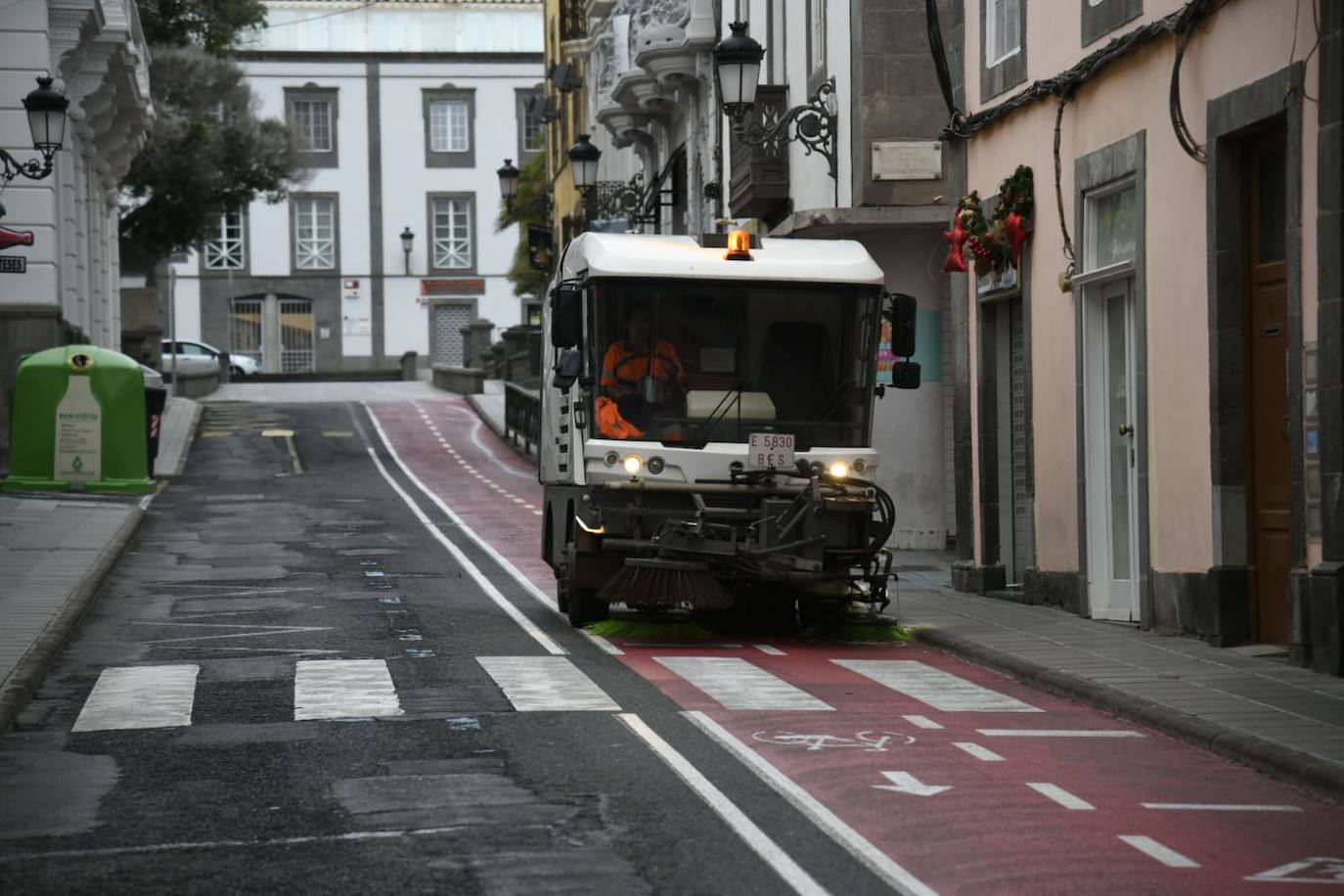 El año arranca sin fiestas, sin resaca y casi sin basura que retirar de las cales