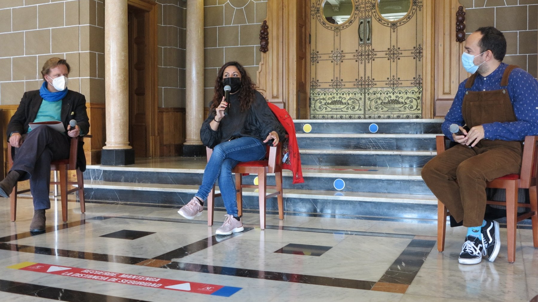 Cristina Medina y Raguel Santana durante la presentación de 'Encantada' en el Pérez Galdós. 