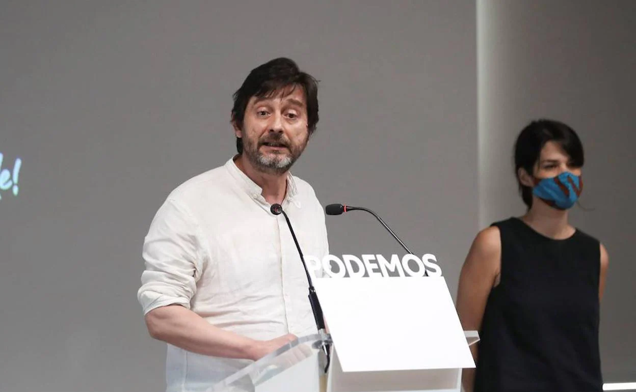 Los portavoces de Podemos, Rafa Mayoral e Isa Serra.