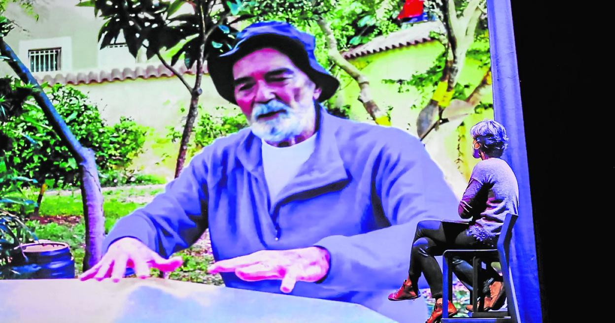 Un vídeo de Antonio González Viéitez abrió el acto de presentación de la plataforma Salvar Chira-Soria. 