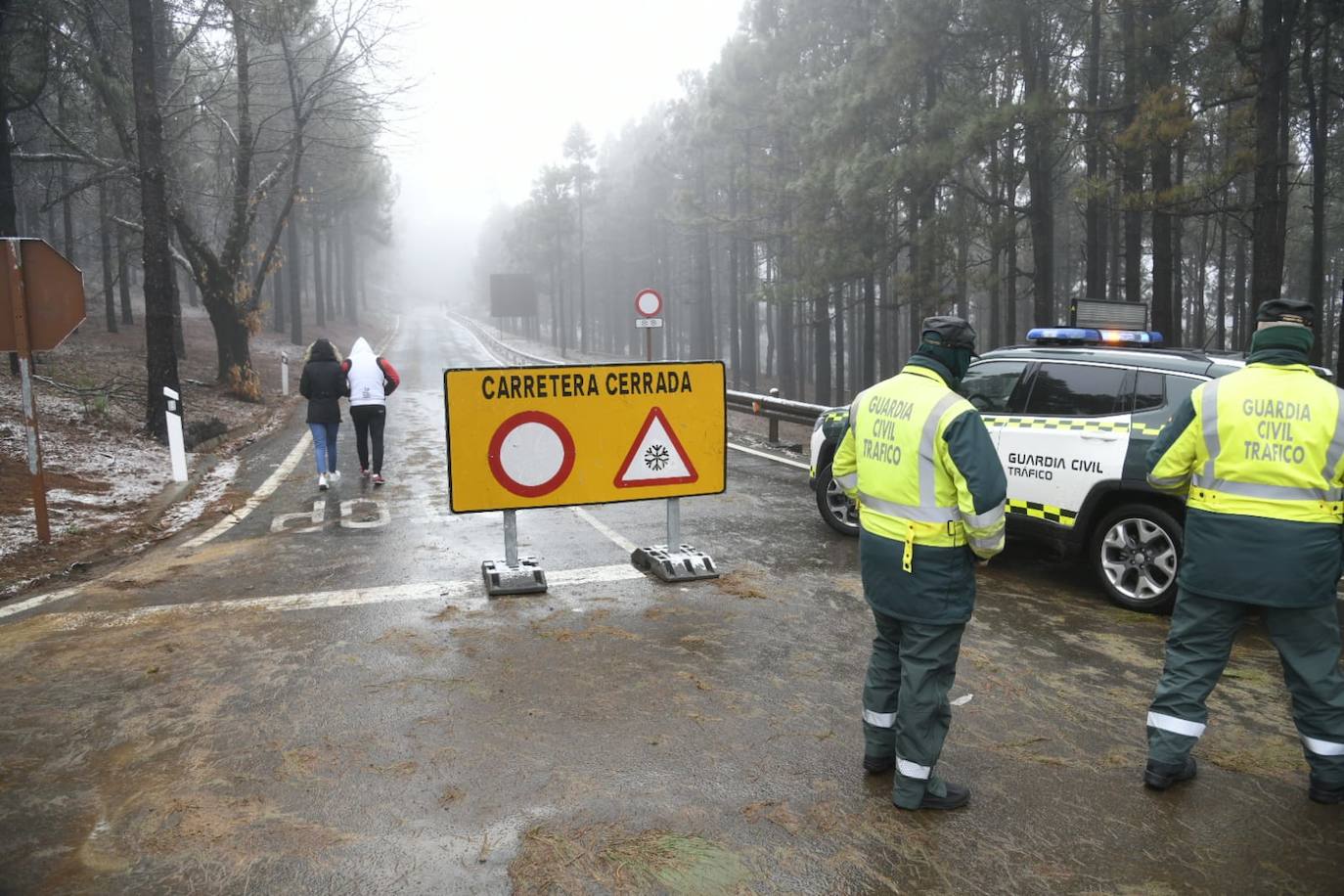 El Cabildo de Gran Canaria informa de la llegada de más personas ahora por la noche a la Cumbre. 