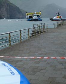Imagen secundaria 2 - Liberan el ferri en Agaete pero no lo consiguen llevar al muelle