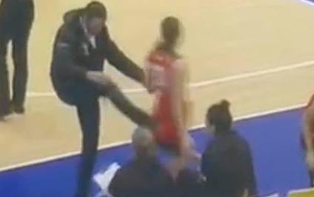 Imagen del entrenador del Ensino Lugo en La Paterna. 