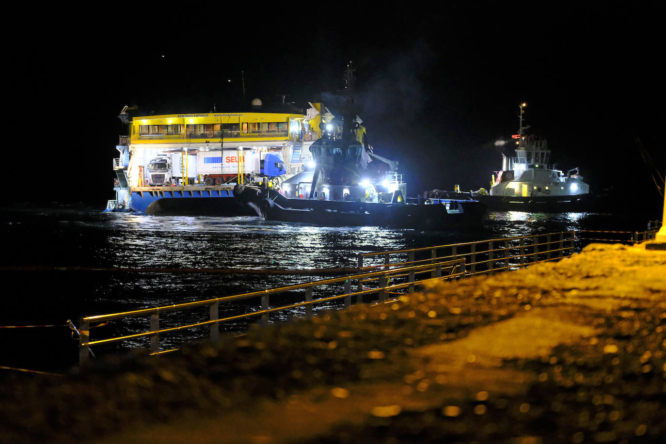 Fotos: Agaete sigue pendiente de las tareas de rescate del Bentago Express