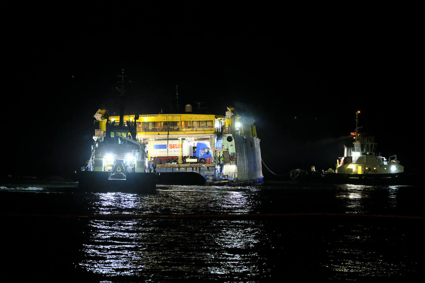 Fotos: Agaete sigue pendiente de las tareas de rescate del Bentago Express