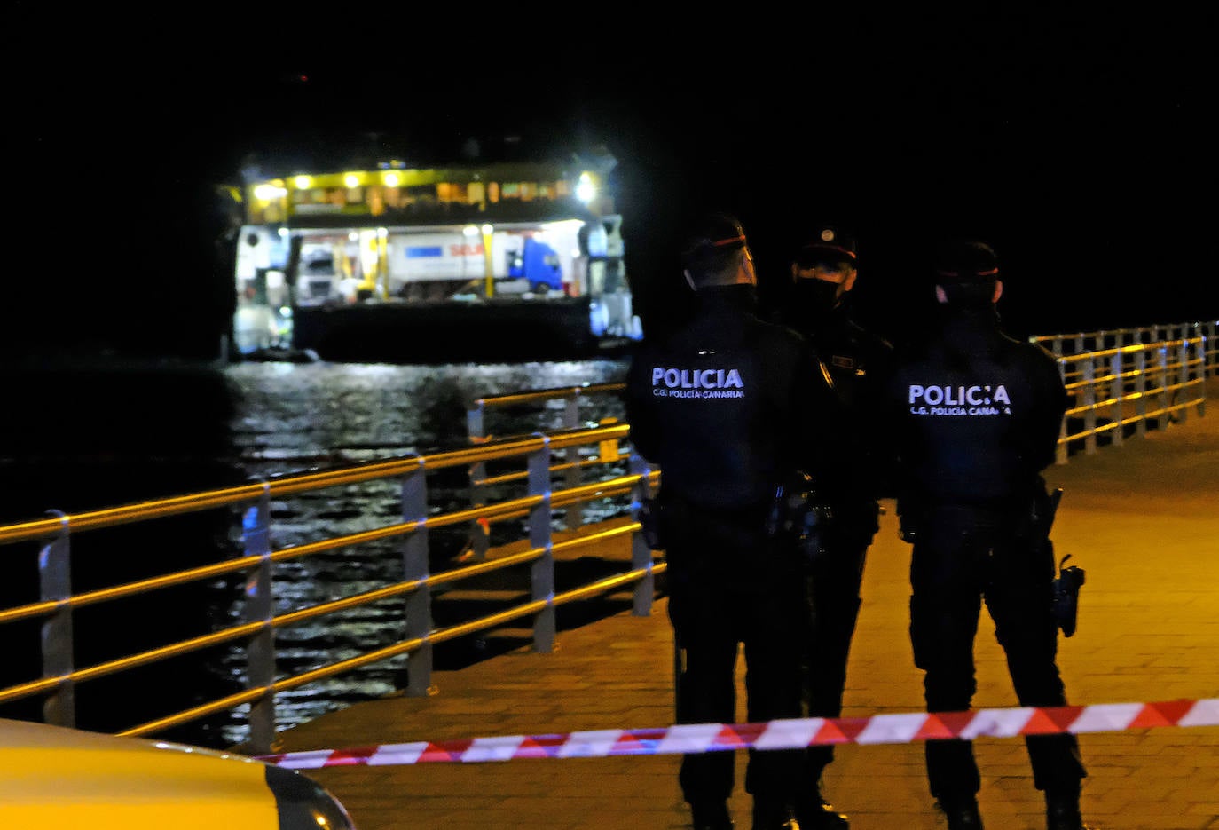 Fotos: Agaete sigue pendiente de las tareas de rescate del Bentago Express