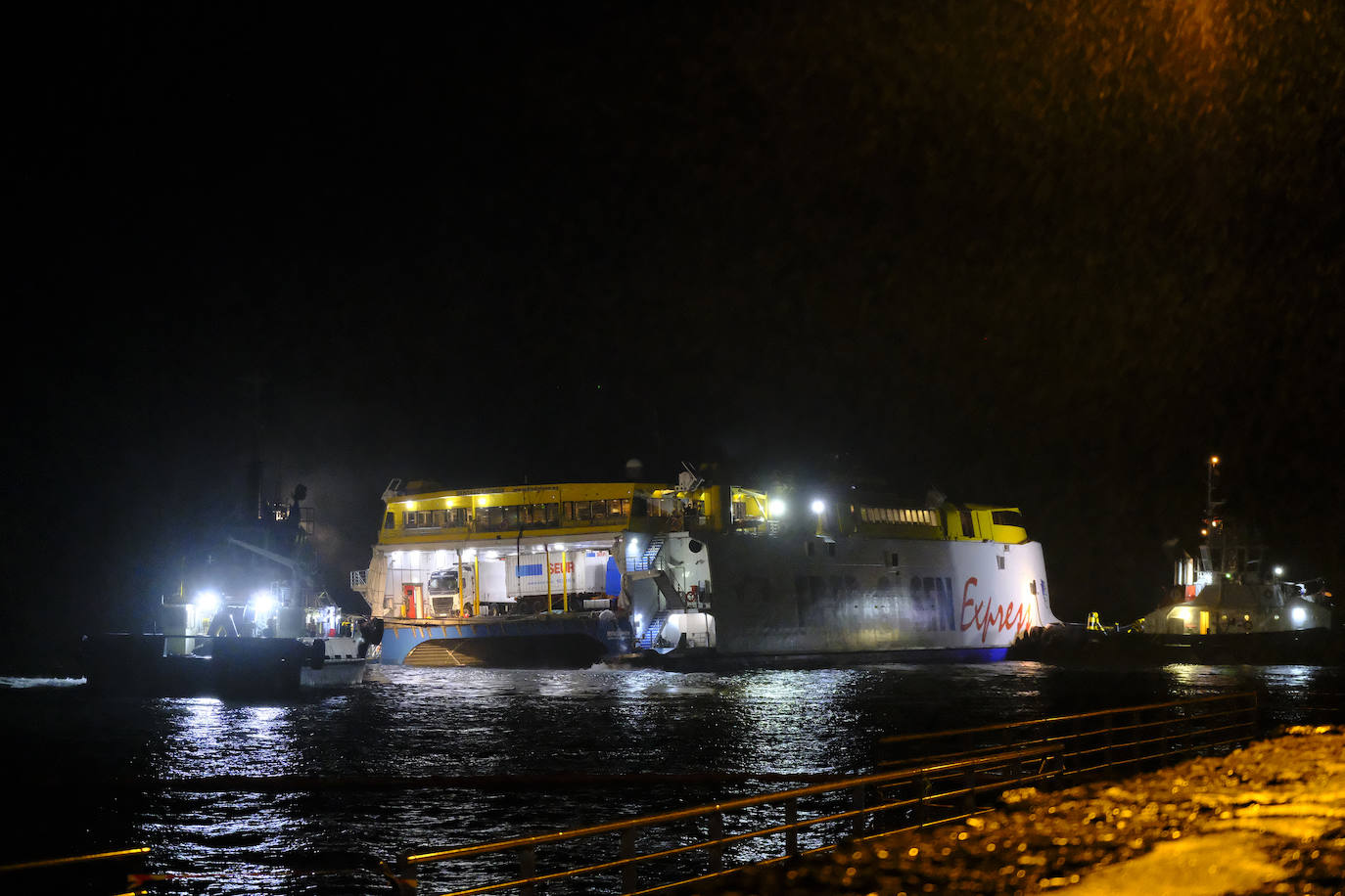 Fotos: Agaete sigue pendiente de las tareas de rescate del Bentago Express