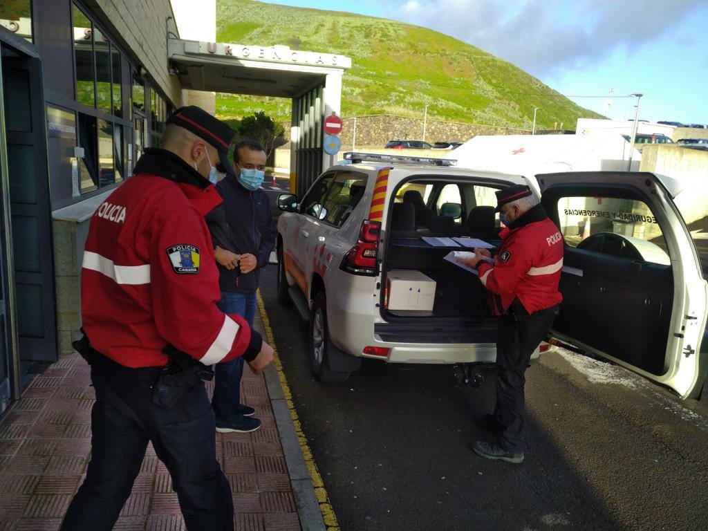Fotos: Nuevo reparto de vacunas a las islas