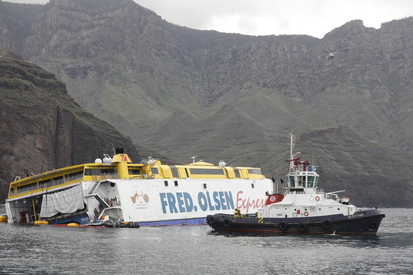Fotos: Así está el ferri encallado en Agaete