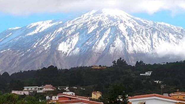 Imagen del Teide nevado. 