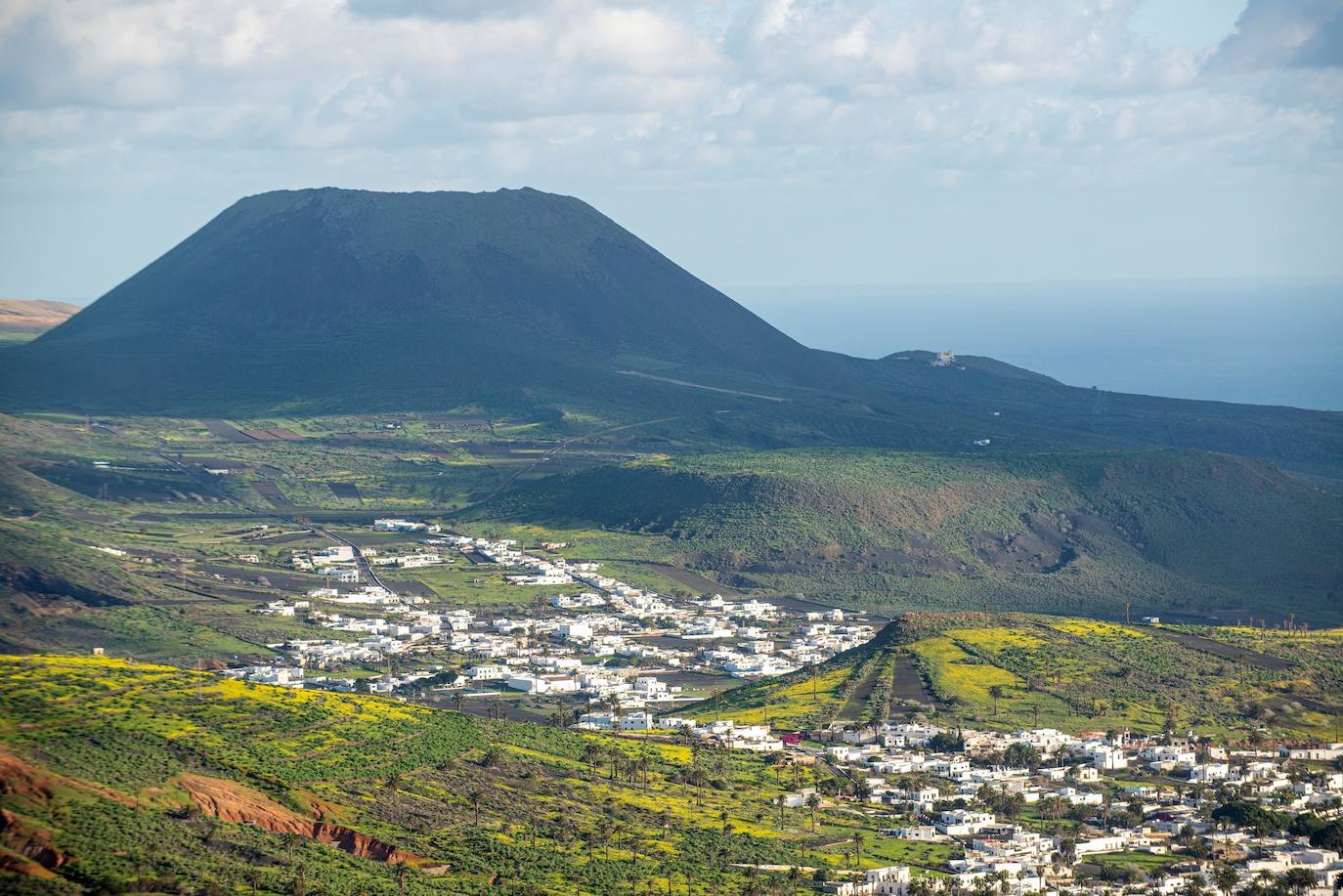 Fotos: El paso de Filomena tiñe de verde el paisaje volcánico de Lanzarote