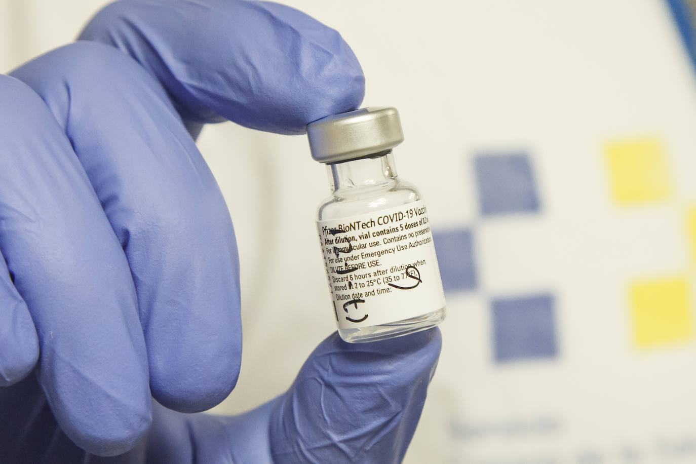 Fotos: El centro sociosanitario El Pino acoge la administración de la segunda dosis de la vacuna