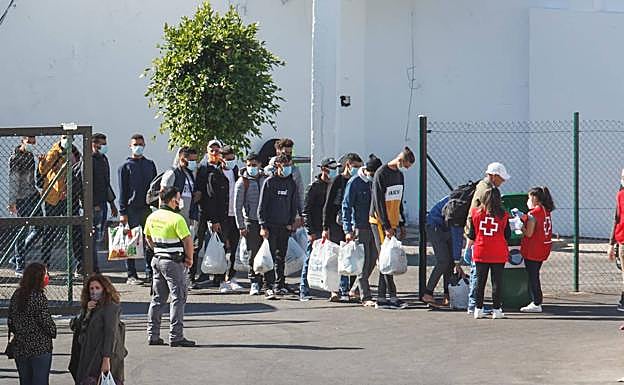 Momento de la llegad a las instalaciones del antiguo regimiento Canarias 50 en la capital. 