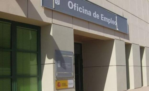 Canarias, donde más cayó el empleo en 2020 por la covid-19, un 8,1 %