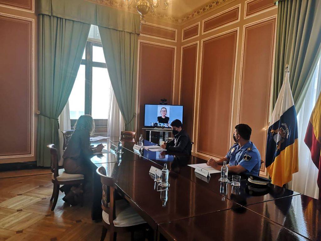 Imagen de una de la reunión de Seguridad conrepresentantes del Ayuntamiento de San Bartolomé de Tirajana. 