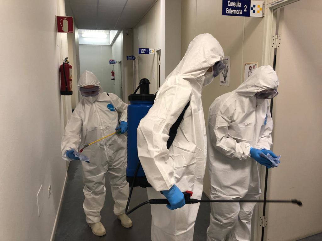 Imagen principal - Los rastreadores militares localizan más de 13.000 contactos estrechos en Canarias en los últimos cuatro meses