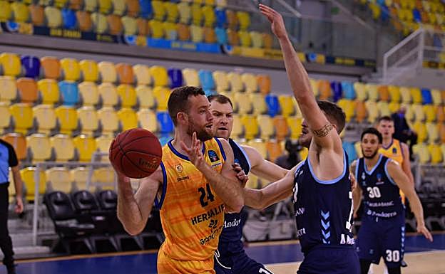 Costello volvió a jugar tras un largo periodo de inactividad por lesión. 