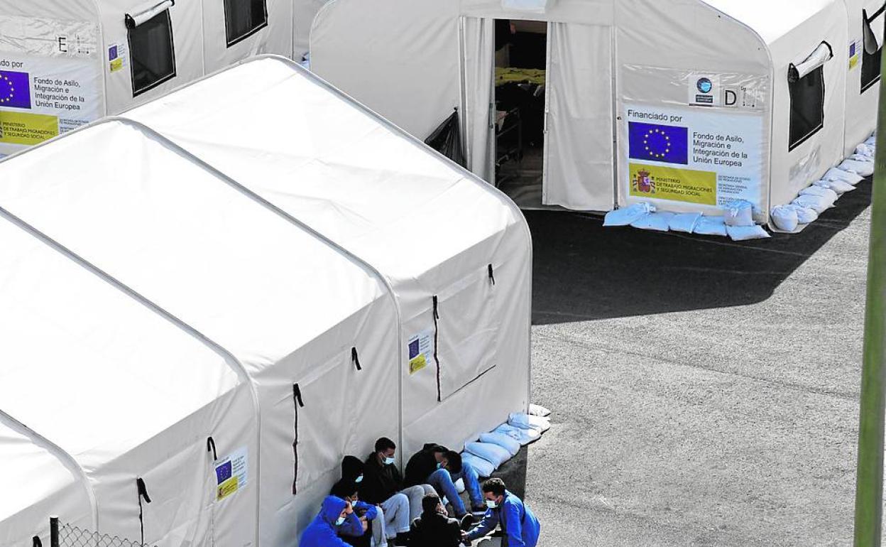 Inmigrantes en Canarias 50 de La Isleta. 