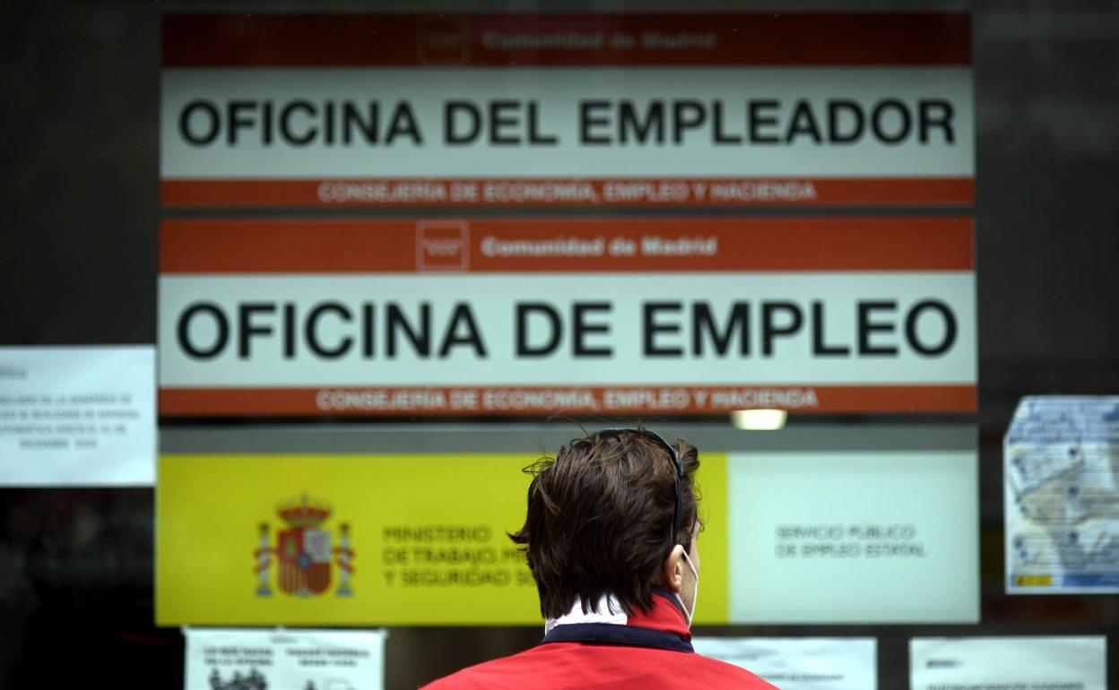 El desempleo sube en enero en las islas el doble que a nivel nacional. Canaria lidera el repunte. 