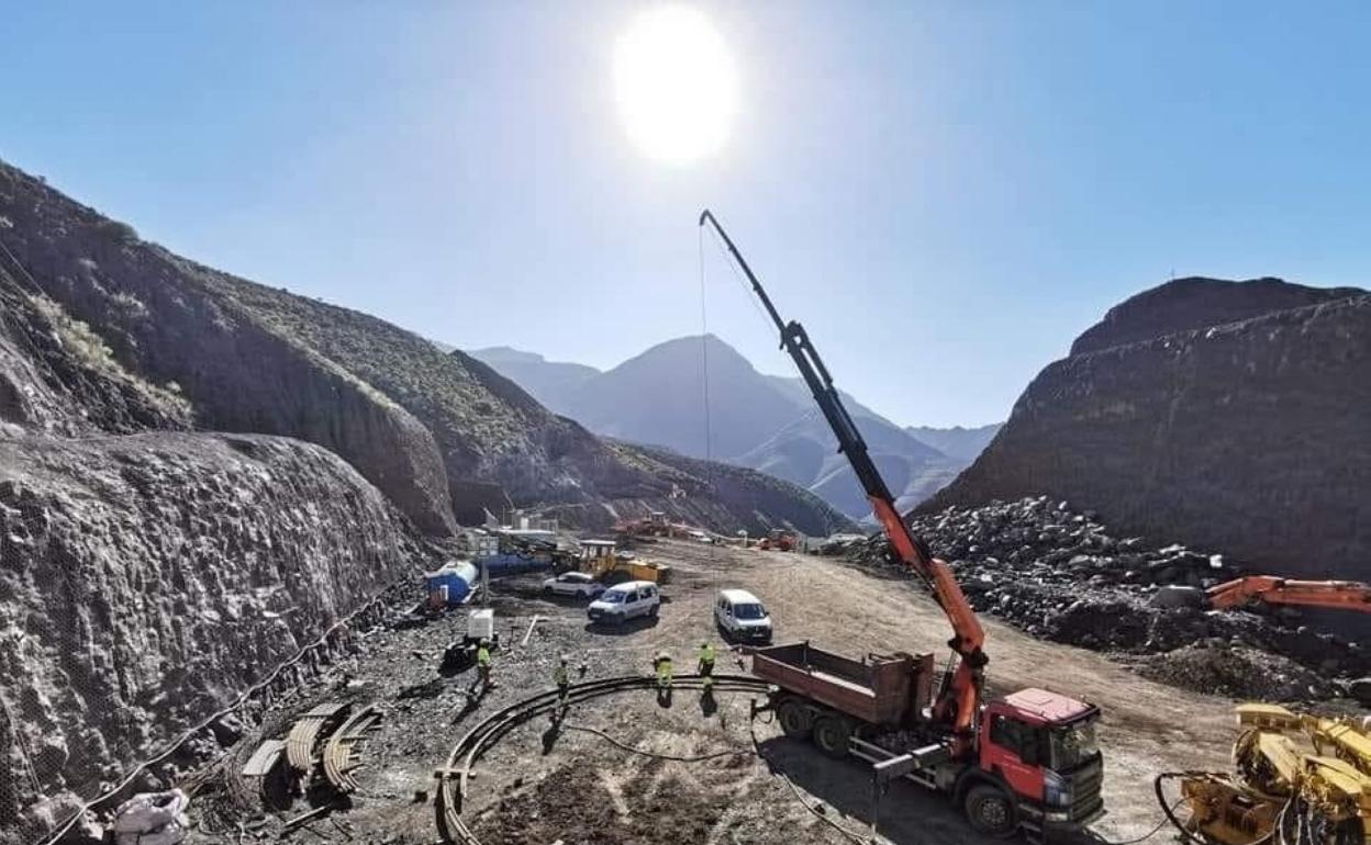 Imagen reciente de los trabajos en el acceso a la boca sur del túnel de Faneque dentro de las obras de construcción de El Risco-Agaete. 