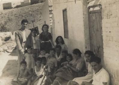 Imagen secundaria 1 - Fotos antiguas de la calle Maestro Rodó cedidas por Matías Dávila.