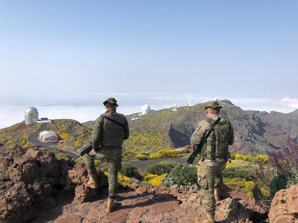 Imagen secundaria 1 - Imágenes de las maniobras militares en las siete islas. 