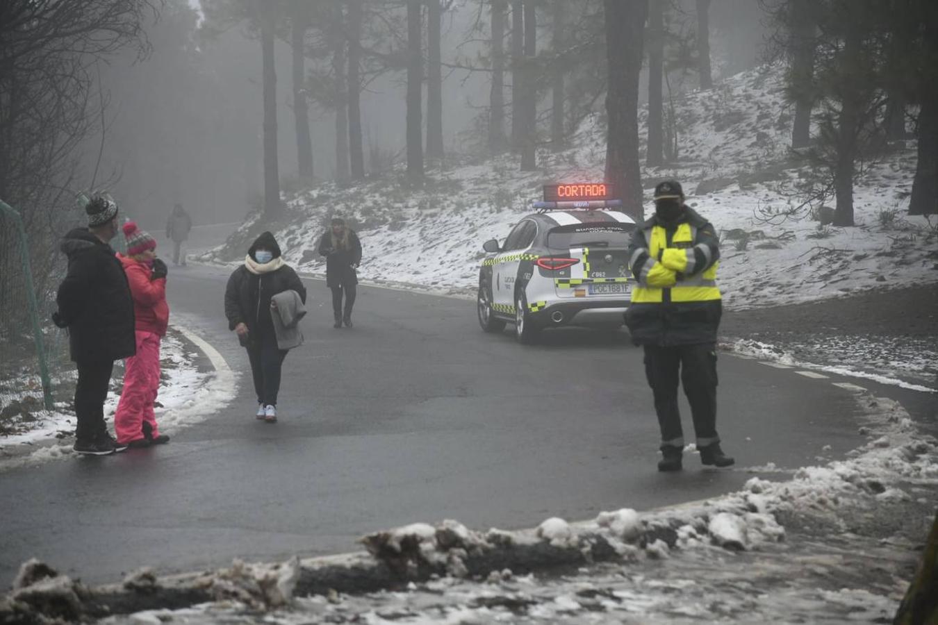 Fotos: Lleno en la cumbre en busca de la nieve