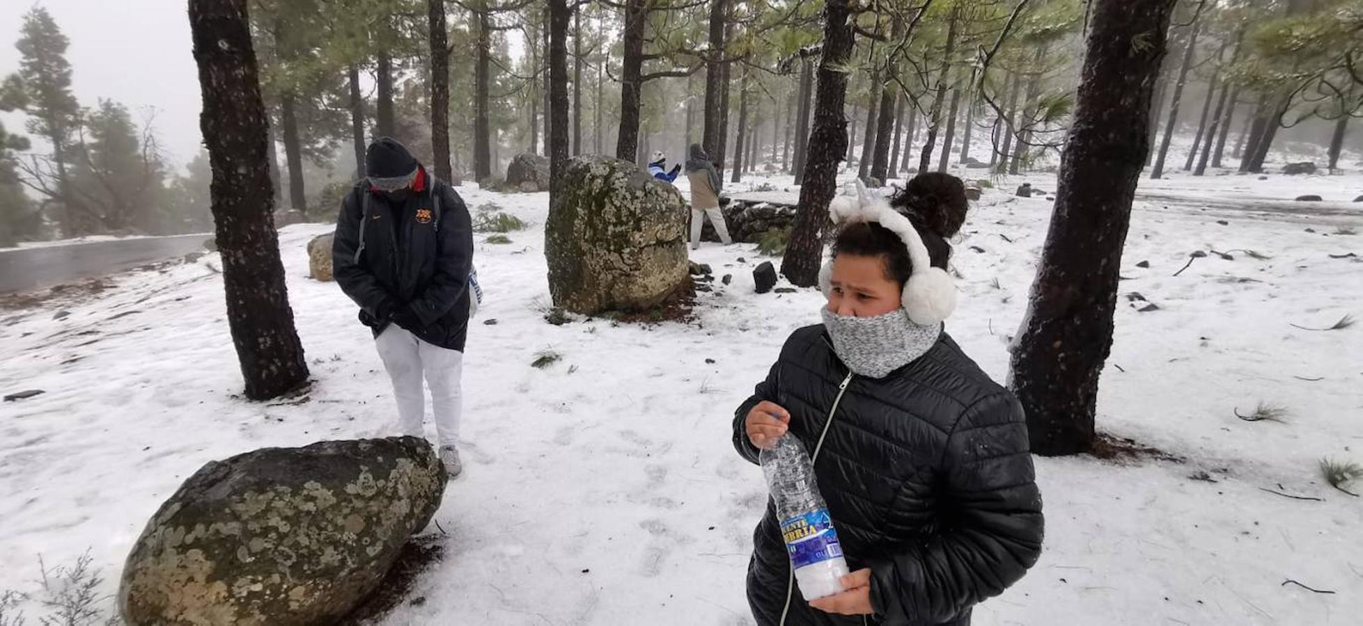 Fotos: Lleno en la cumbre en busca de la nieve