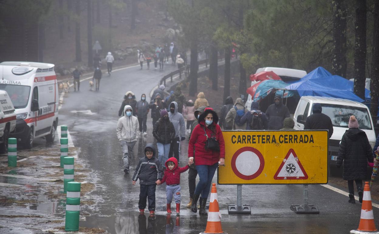 Las carreteras de acceso a la cumbre siguen cerradas al tráfico