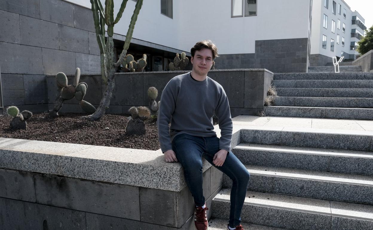 El ingeniero informático Manuel Martín, creador de la página para las elecciones al Rectorado. 