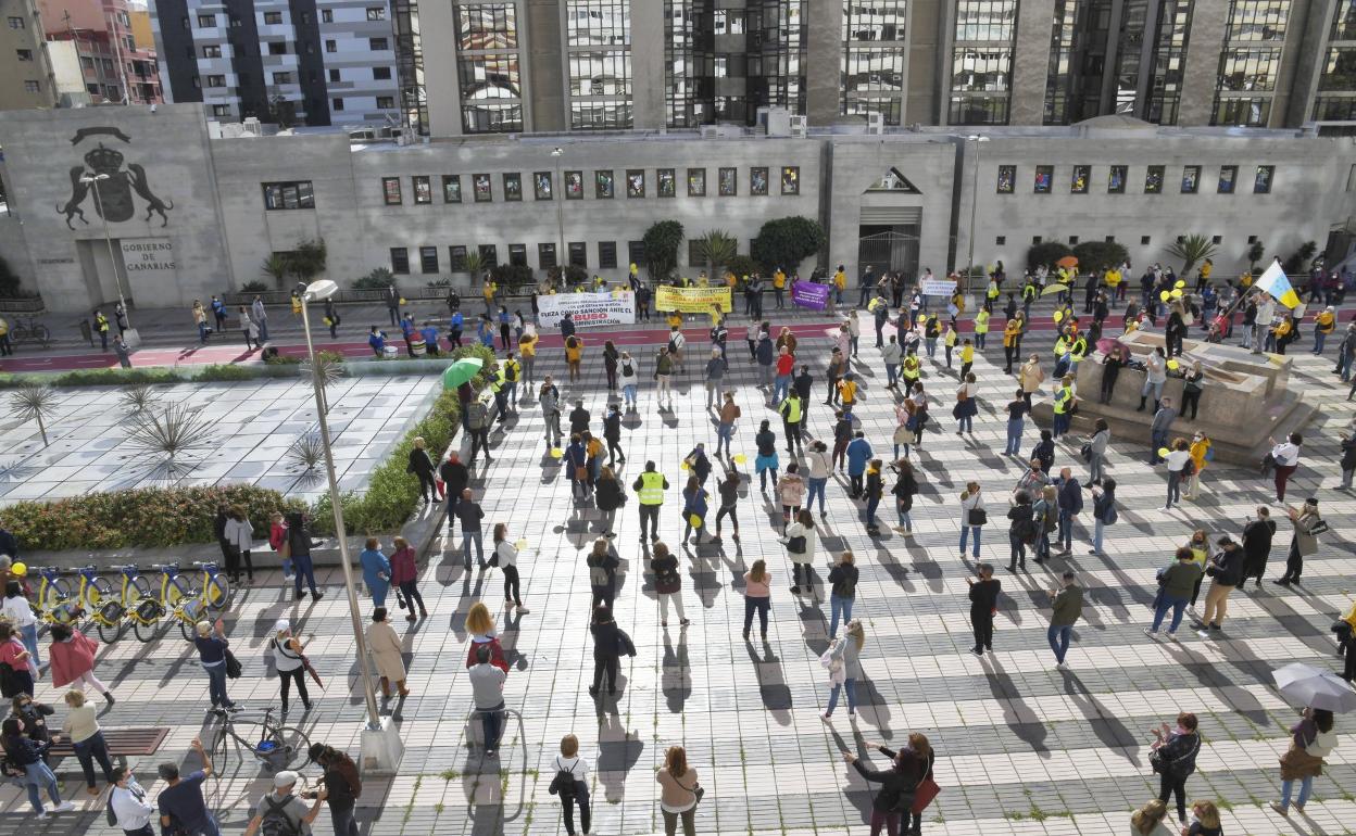 Imagen de una de las protestas de los empleados interinos y temporales de la comunidad autónoma. 