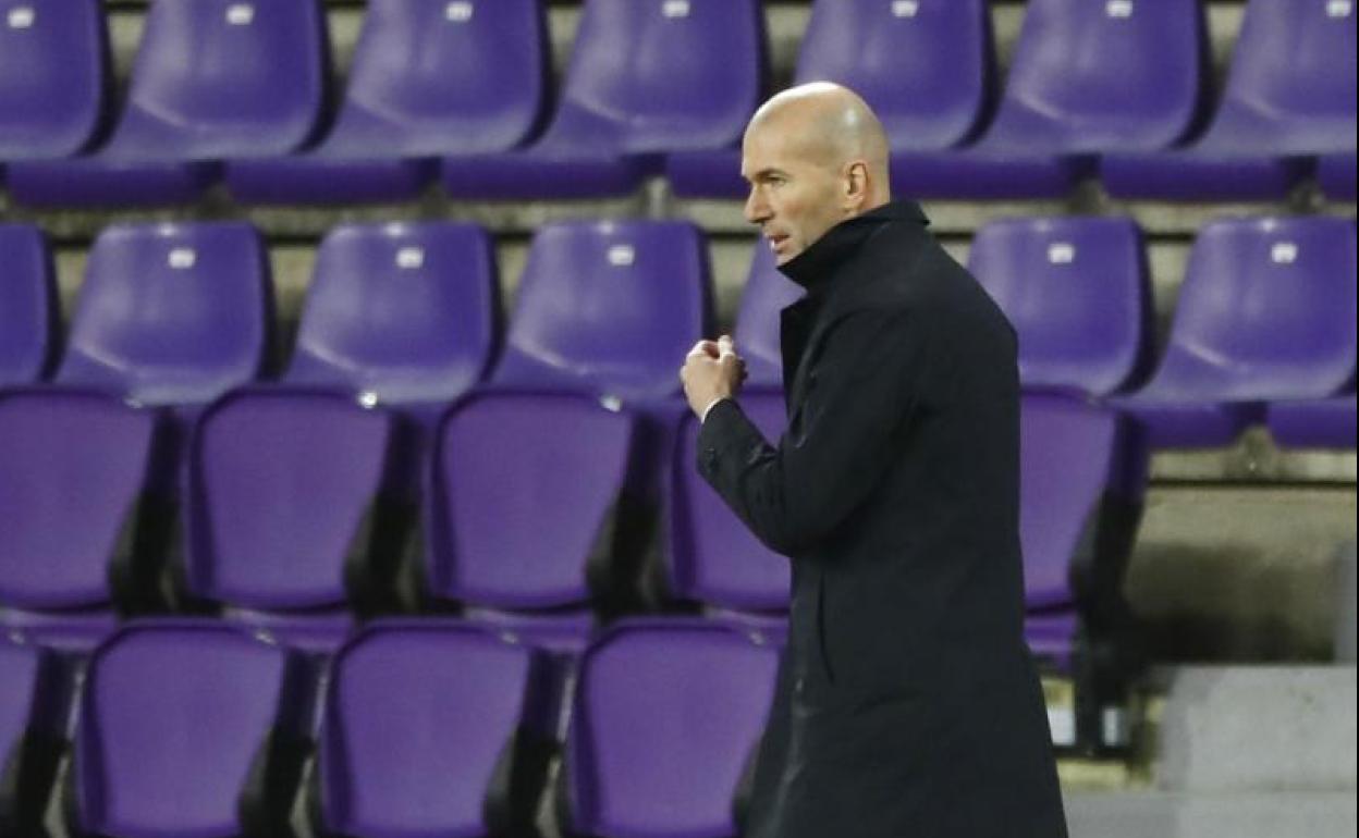Zidane, durante el partido entre Valladolid y Real Madrid.