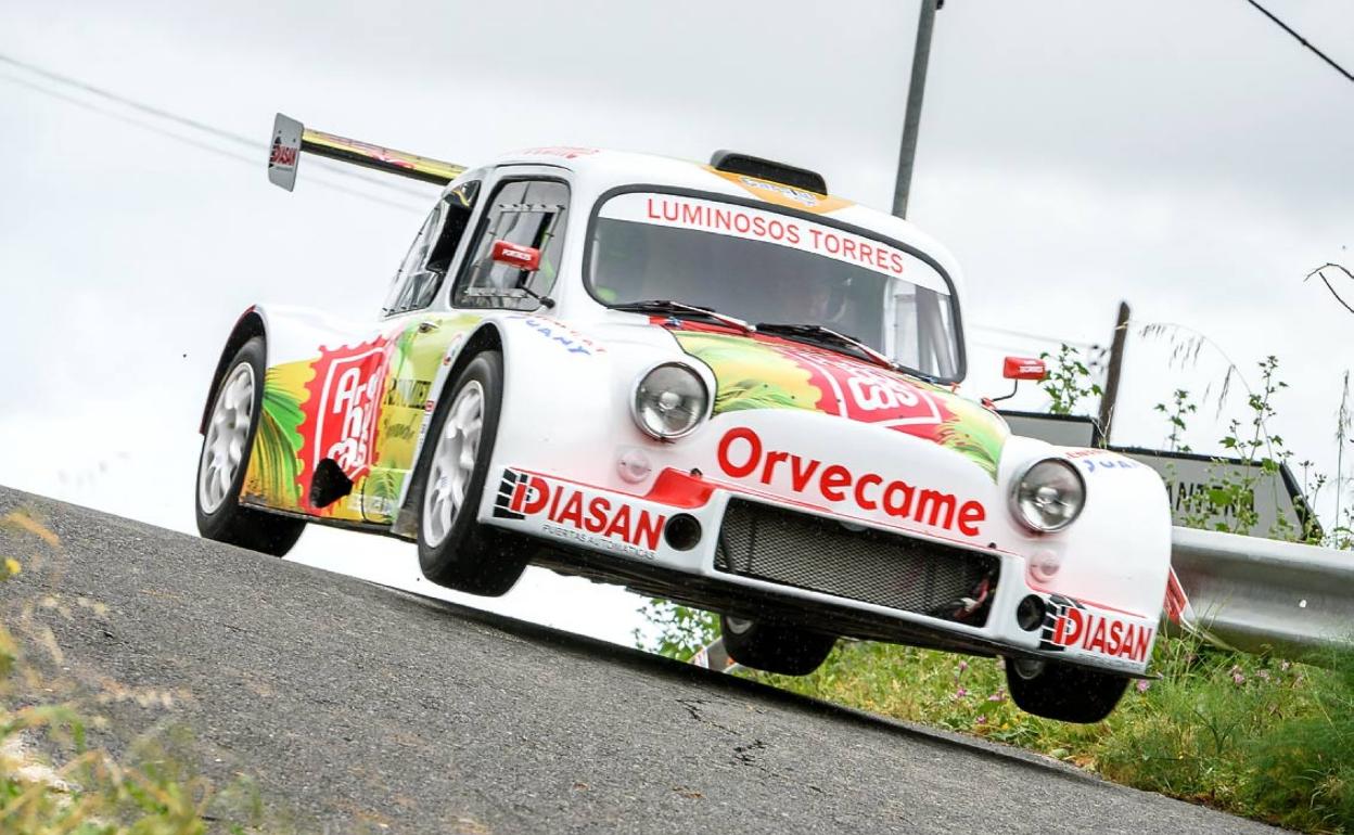 José María Ponce y su SEAT 600 JTR en la edición de 2018. 