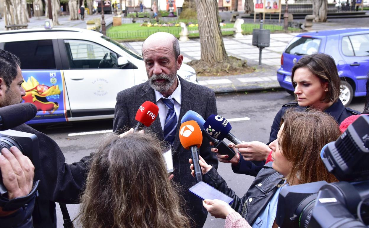 El PSOE de Tenerife propone a Santiago Pérez como candidato al Senado. 